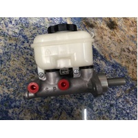 NEW GENUINE HOLDEN VZ COMMODORE V6 &amp; V8 INC HSV BRAKE MASTER CYLINDER.
